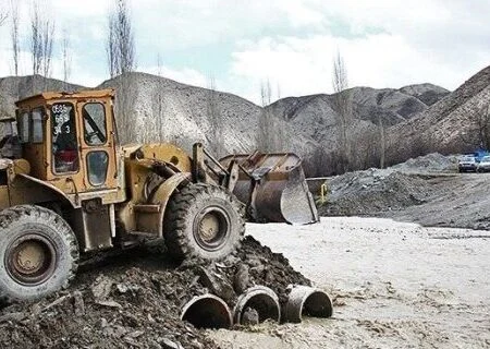 بسته شدن برخی راه‌های ارتباطی سیریک بر اثر بارندگی