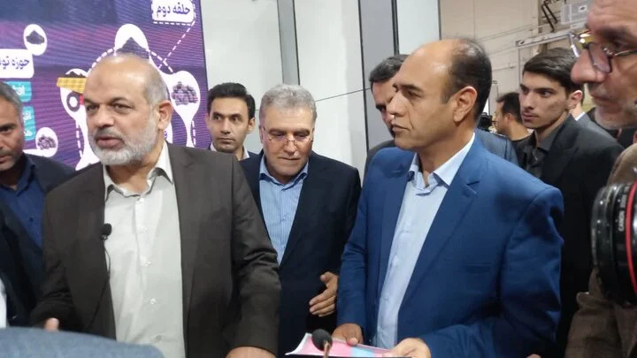 وزیر کشور از غرفه هرمزگان در نمایشگاه ایران اکسپو بازدید کرد