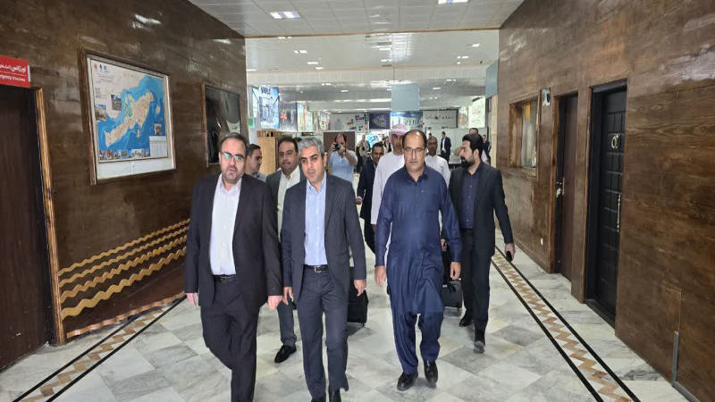 هم اکنون حضور معاون وزیر و رئیس سازمان شیلات ایران و هیئت همراه به هرمزگان