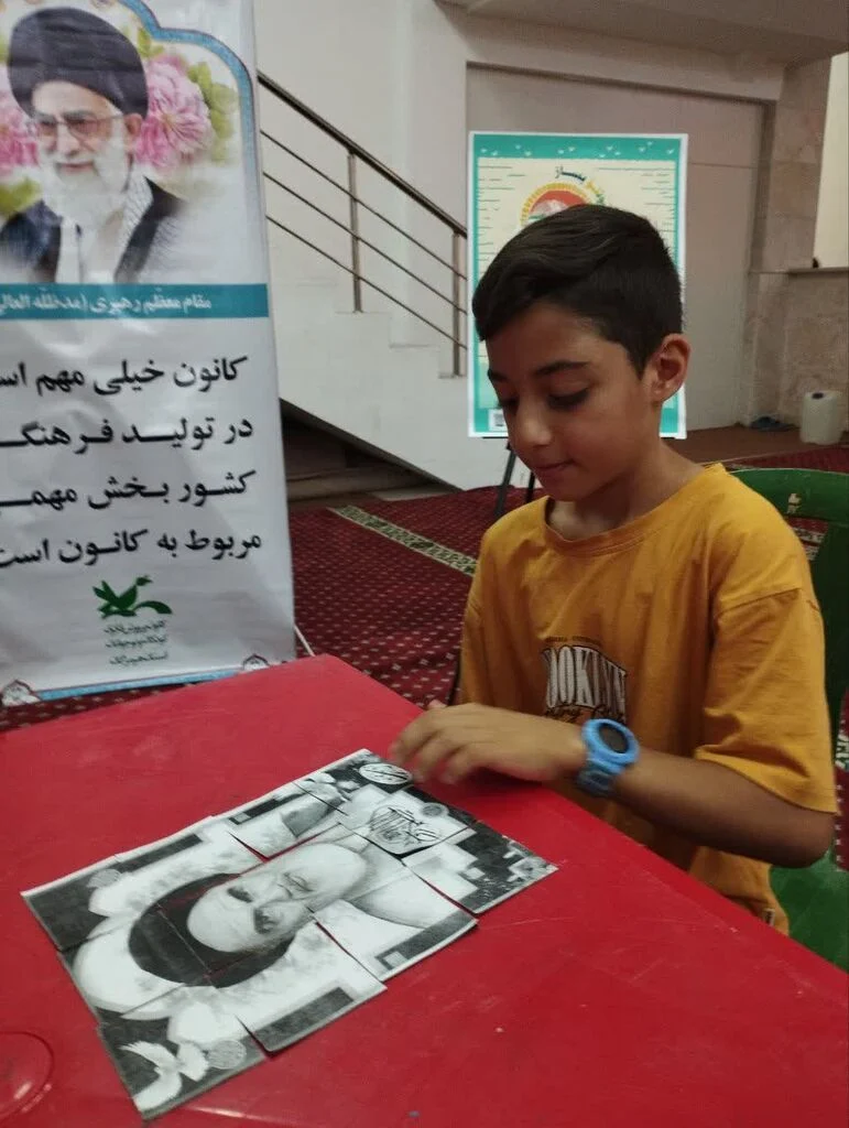 برپایی میزخدمت فرهنگی اداره کل کانون پرورش فکری کودکان و نوجوانان در نماز جمعه بندرعباس