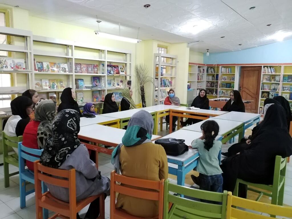 نشست صمیمانه مدیرکل کانون پرورش فکری با اعضا و خانواده هایشان در شهرستان حاجی آباد
