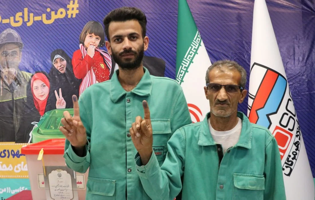 حضور کارکنان فولاد هرمزگان پای صندوقهای رای/ فولاد هرمزگانیها حماسهآفرینی را تکمیل کردند