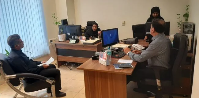 نظارت رئیس اداره بازرسی بنیاد شهید و امور ایثارگران هرمزگان بر نحوه خدمترسانی به ایثارگران در بنیاد شهرستان بندرعباس