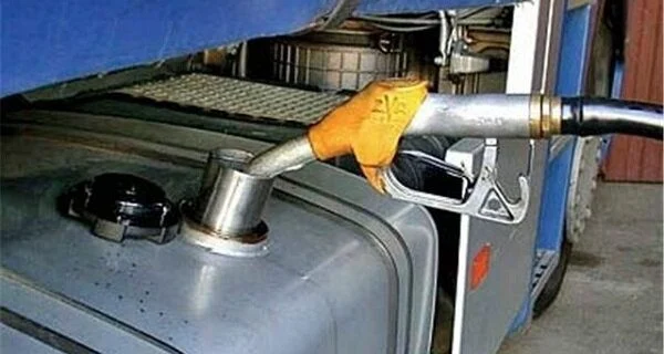 کشف بیش از ۳ میلیون لیتر فراوردههای نفتی قاچاق در هرمزگان