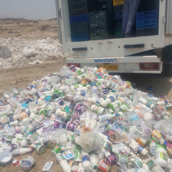 کشف و معدوم سازی ۲ تن و ۷۴۰ کیلوگرم لبنیات و کیک و کلوچه تاریخ گذشته در بندرعباس