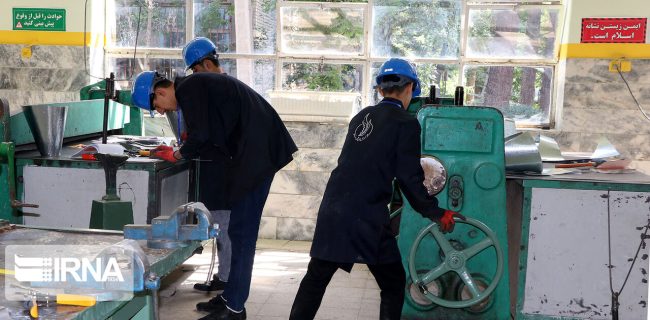 ۴۸ درصد دانش آموزان متوسطه دوم قشم به هنرستان ها می روند