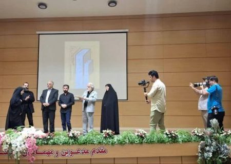 در اختتامیه مدرسه تابستانی طراحی خدمات برای کسب‌وکار در کتابخانه‌های عمومی؛ کتابدار هرمزگانی برگزیده شد