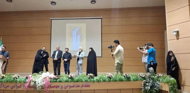 در اختتامیه مدرسه تابستانی طراحی خدمات برای کسبوکار در کتابخانههای عمومی؛ کتابدار هرمزگانی برگزیده شد