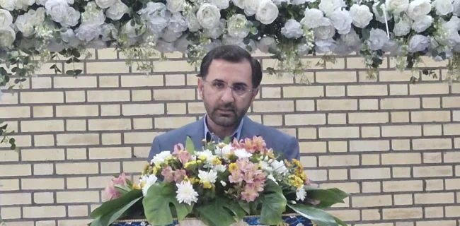 تعلیم و تربیت ۴۴۰ هزار دانشآموز هرمزگانی با حضور ۲۹ هزار معلم آغاز شد/ زنگ مهر در دبیرستان دخترانه فرزانگان بندرعباس نواخته شد+ فیلم