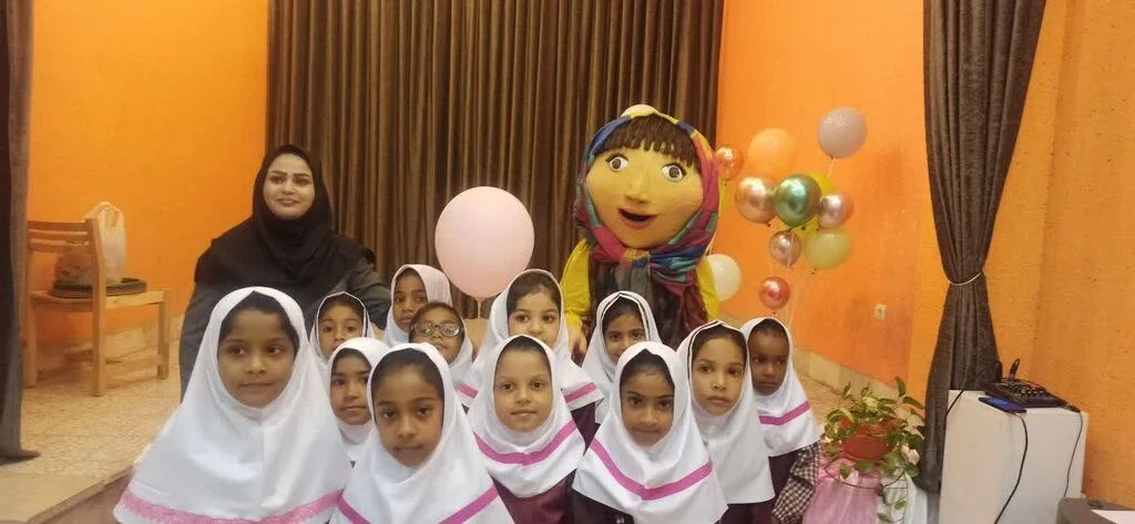 زنگ شکوفهها در مرکز فرهنگی هنری کوی پلیس به صدا درآمد