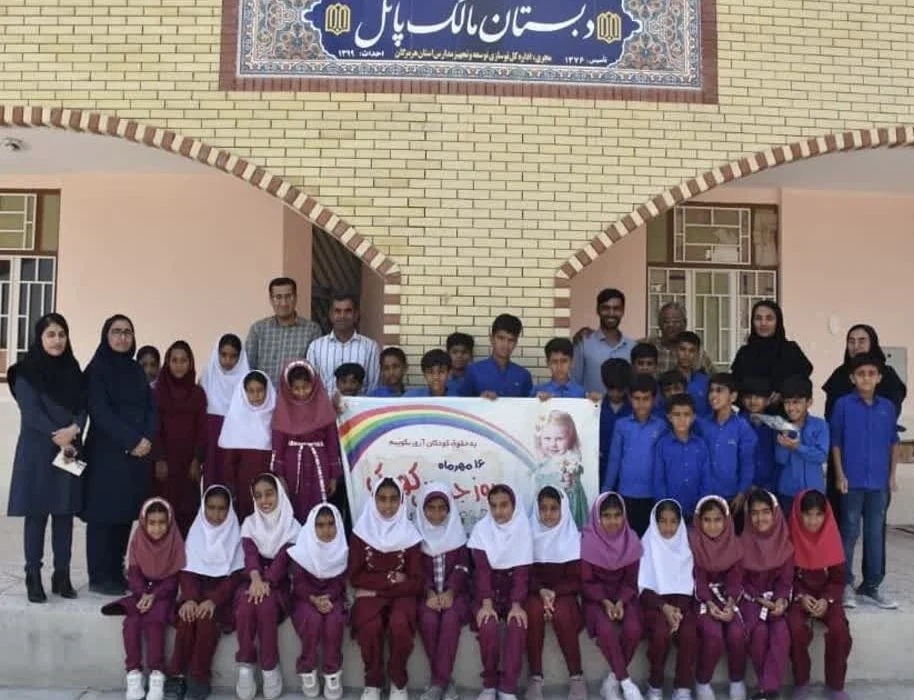 آغاز فعالیت کتابخانه دبستان مالک روستای پاتل با حضور پیک امید مرکز فرهنگی هنری سیریک