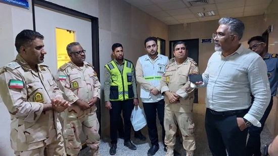 بازدید سرهنگ مرادپور، فرمانده دریابانی و هیئت همراه از بیمارستان جاسک