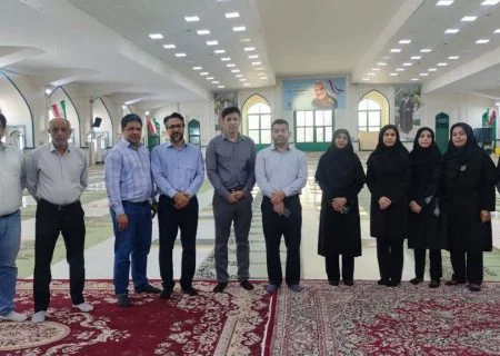 عطر افشانی گلزار شهدا بندرعباس توسط کارکنان کانون پرورش فکری هرمزگان