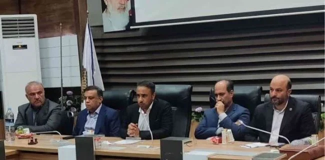نشست صمیمی دکتر خان محمدی با معلمان جدیدالاستخدام جزیره ابوموسی