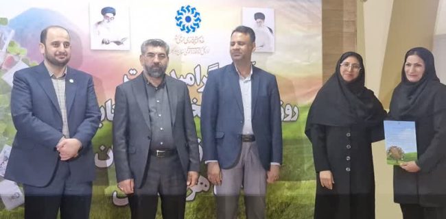 آئین تجلیل از فعالان عرصه‌ی کتاب و کتابخوانی در هرمزگان برگزار شد