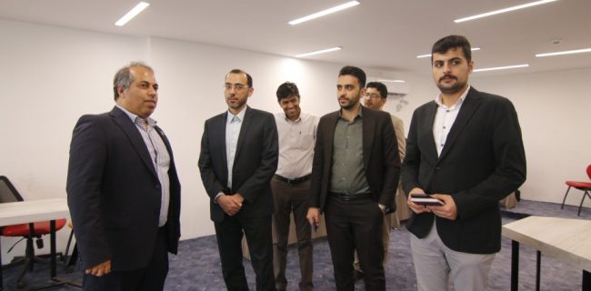بازدید مدیر برنامه ملی اقتصاد دریامحور معاون فناوری ریاست جمهور از برج فناوری هرمز