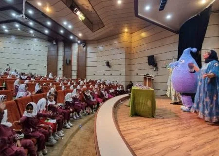 شرکت ۶۰۰ دانش آموز در دومین روز از شانزدهمین جشنواره نخستین واژه آب در هرمزگان