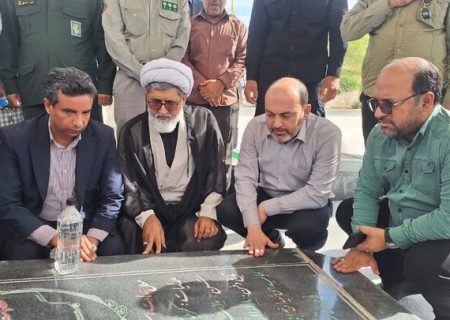 ورود استاندار هرمزگان به شهرستان بستک و ادای احترام به شهدای این شهرستان