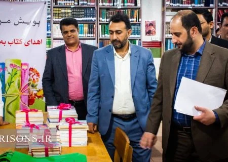 اهدای بیش از ۱۰۰۰جلد کتاب به کتابخانه‌ زندان‌های هرمزگان