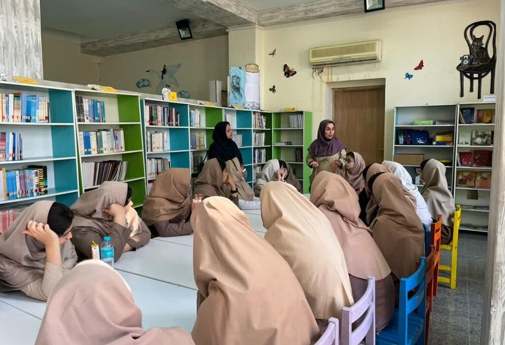 بازدید دانش‌آموزان پایه هفتم دبیرستان نمونه دولتی نورالهدی از مرکز تخصصی علوم
