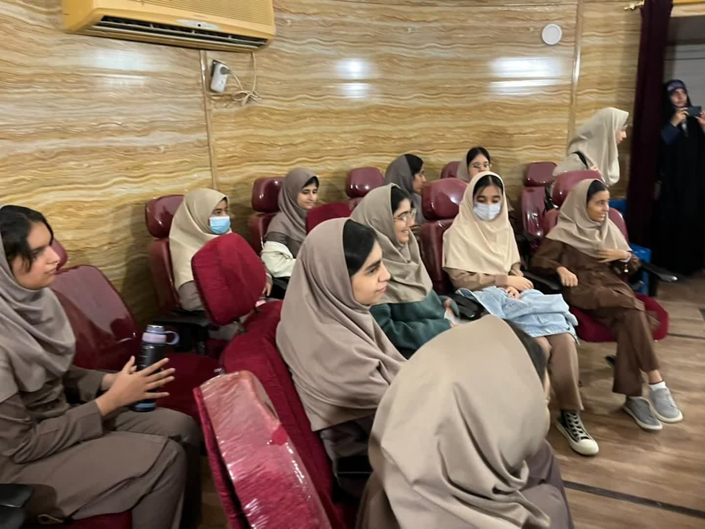 بازدید دانش‌آموزان پایه هفتم دبیرستان نمونه دولتی نورالهدی از مرکز تخصصی علوم