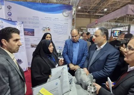 بازدید مدیرعامل شرکت مهندسی آب و فاضلاب کشور از غرفه آبفای هرمزگان در نمایشگاه هفته پژوهش و فناوری