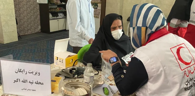 بهر مندی بیش از ۱۵۰ نفر از خدمات کاروان سلامت هلال احمر بندرعباس