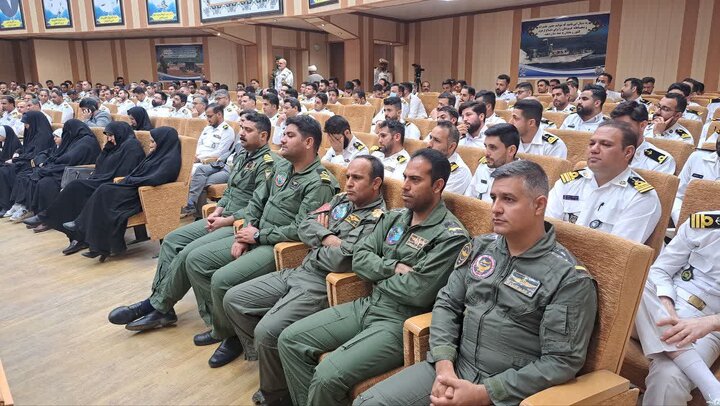 خانواده معزز ۵ شهید هرمزگانی نشان فداکاری دریافت کردند