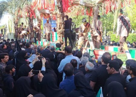 پیکر پاک ۱۰ شهید گمنام دوران مقدس در بندرعباس تشییع شد