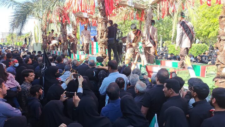 پیکر پاک ۱۰ شهید گمنام دوران مقدس در بندرعباس تشییع شد