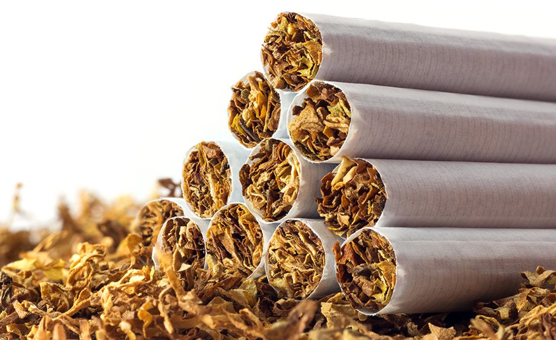 دود سیگار در چشم قاچاقچی