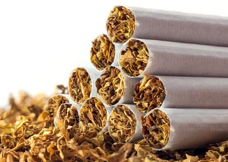 دود سیگار در چشم قاچاقچی