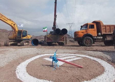 آغاز عملیات خط انتقال آب از آب شیرین کن خلیج فارس به بندرعباس