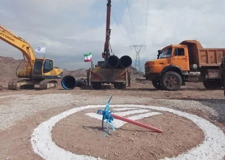 آغاز عملیات خط انتقال آب از آب شیرین کن خلیج فارس به بندرعباس