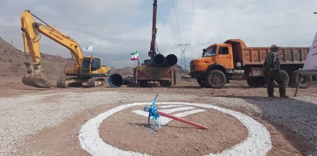 آغاز عملیات خط انتقال آب از آب شیرین کن خلیج فارس به بندرعباس