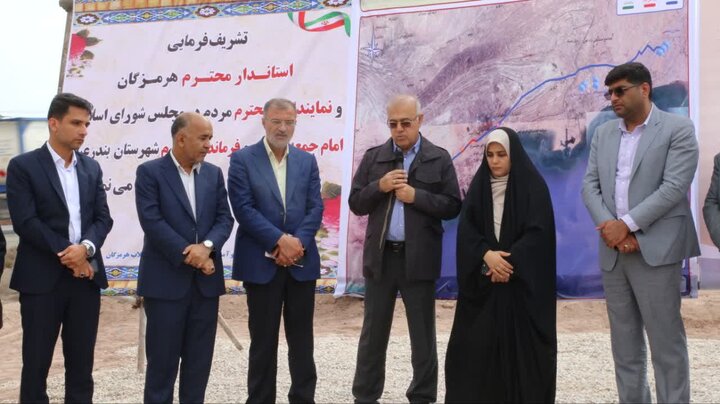 اجرای خط انتقال آب غرب بندرعباس با اعتبار ۴۰۰ میلیارد تومان آغازشد