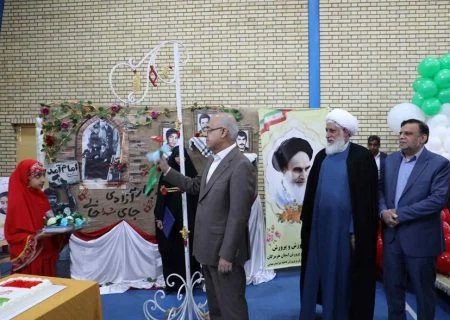 مراسم نمادین استانی نواختن زنگ انقلاب در مدارس هرمزگان برگزارشد