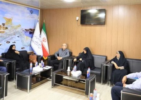 نشست مشترک مدیرکل آموزش و پرورش هرمزگان و معاون امور بین‌الملل و مدارس خارج از کشور با حضور مدیرکل امور اتباع استانداری هرمزگان برای بررسی مشکلات تحصیلی دانش‌آموزان اتباع خارجی