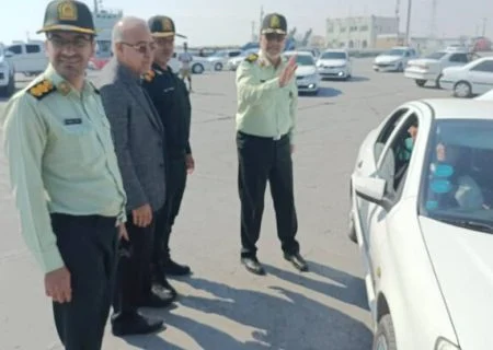 استاندار هرمزگان از روند ارائه خدمات در نوروزگاه‌ها بندرخمیر بازدید کرد