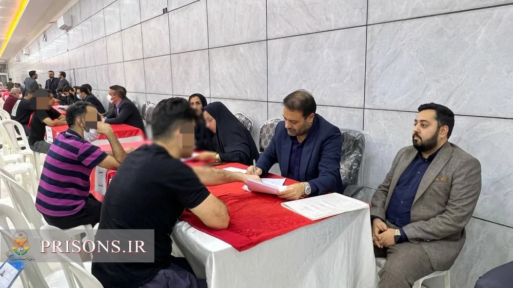 برپایی میز خدمت قضات استان هرمزگان در زندان بندرعباس