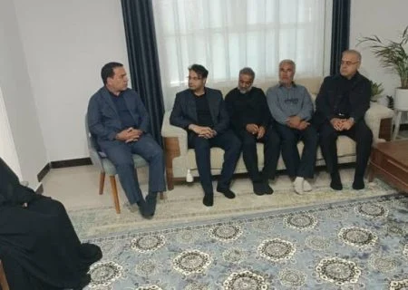 دیدار استاندار هرمزگان با خانواده شهیدمعزز عباس حسین‌پور