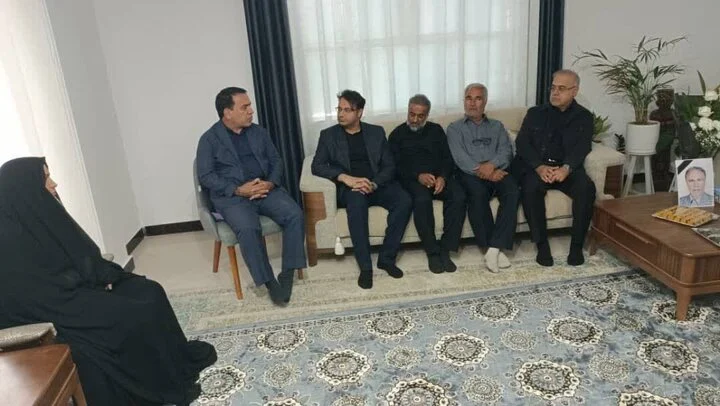 دیدار استاندار هرمزگان با خانواده شهیدمعزز عباس حسینپور