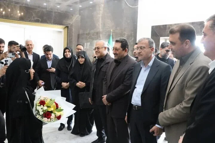 وزیر صمت با هدف بازدید از پروژه‌های صنعتی و عمرانی وارد هرمزگان شد