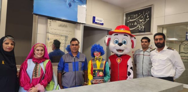 اشک و لبخند در بیمارستان کودکان با خاله باران/ بیمارستانی که رنگی رنگی شد
