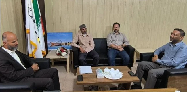 رییس کمیته امداد امام خمینی(ره) قشم  با مهندس سالفی مدیر برق این شهرستان دیدار کرد