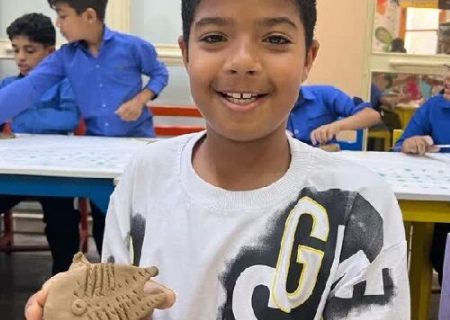 ساخت ماهی‌های سفالی با حضور کودکان بندرعباسی