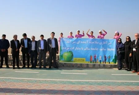 «محیط سالم، جامعه سالم» با پاکسازی ساحل غدیر بندرعباس
