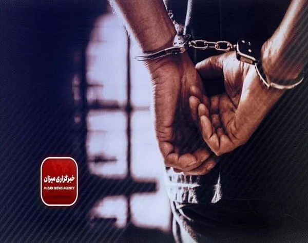 یکی از سرکردگان قاچاق سوخت در استان هرمزگان دستگیر شد/ ضبط ۷ فروند لنج باری، ۳۰ دستگاه خودرو و چندین هکتار زمین از متهم