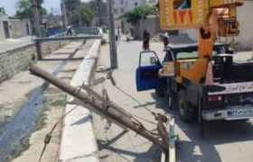 اصلاح و بهینه سازی شبکه  برق و تعویض تیرهای فرسوده محله گلزار شهدای بندرعباس