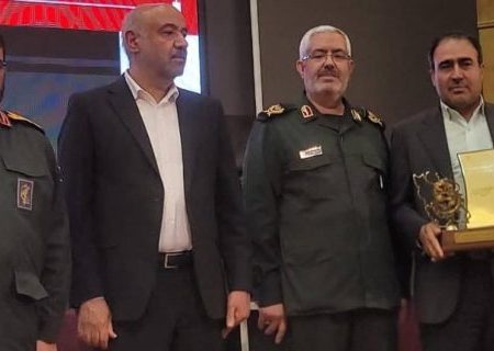 اعطای نشان اقتصاد مقاومتی به مدیر عامل شرکت نفت ستاره خلیج فارس